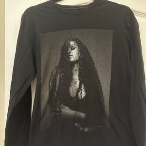 HER back of my mind concert tshirt